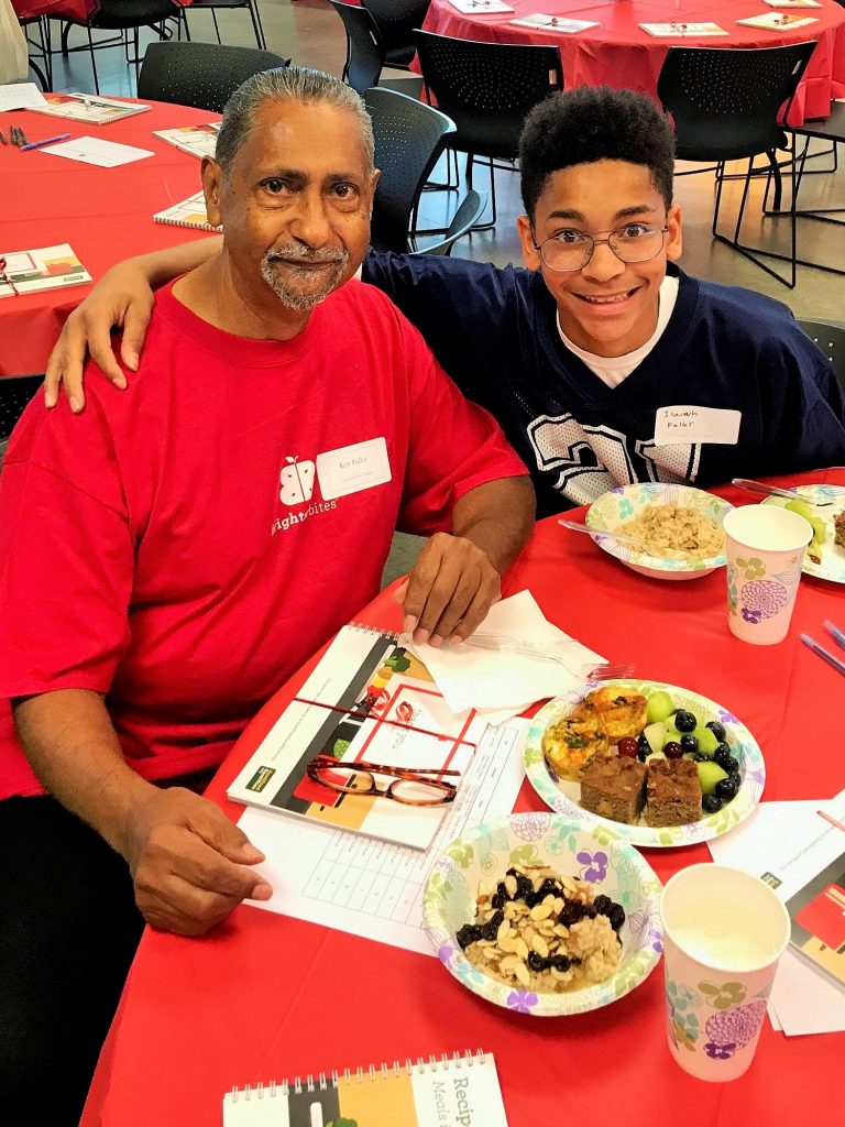 Volunteers were treated to a healthy breakfast buffet featuring egg frittatas and our very own Brighter Bites Apple Cake. 